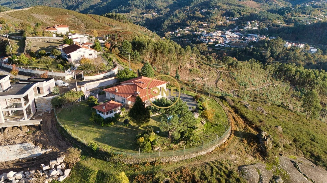 Moradia T4 para Venda em Valdreu Foto 8