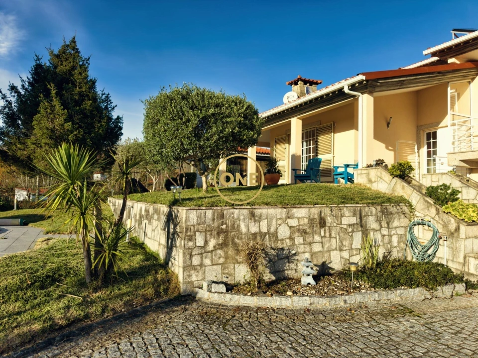 Moradia T4 para Venda em Valdreu Foto 3