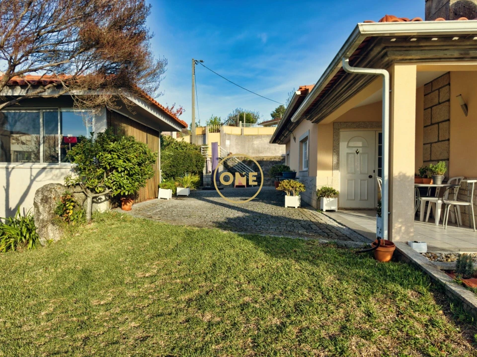 Moradia T4 para Venda em Valdreu Foto 4