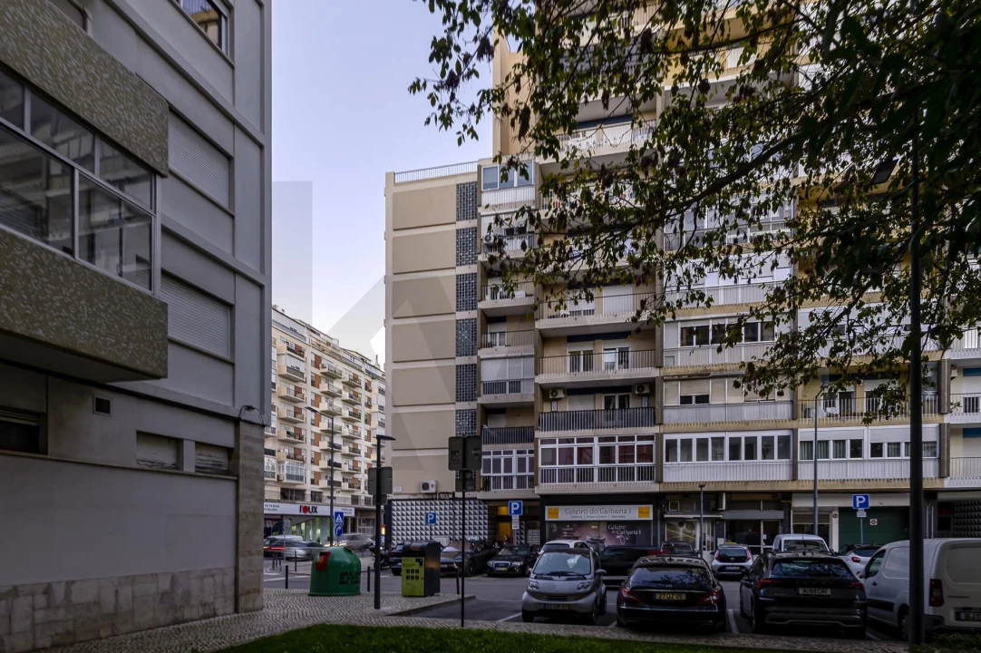 Apartamento T4 para Venda em São Domingos de Benfica Foto 2