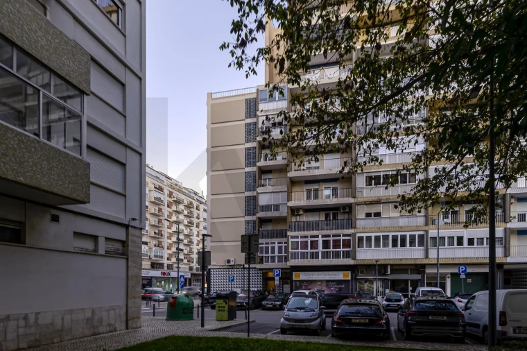 Apartamento T4 para Venda em São Domingos de Benfica Foto 2