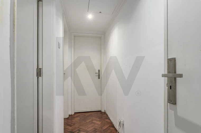 Apartamento T4 para Venda em São Domingos de Benfica Foto 5