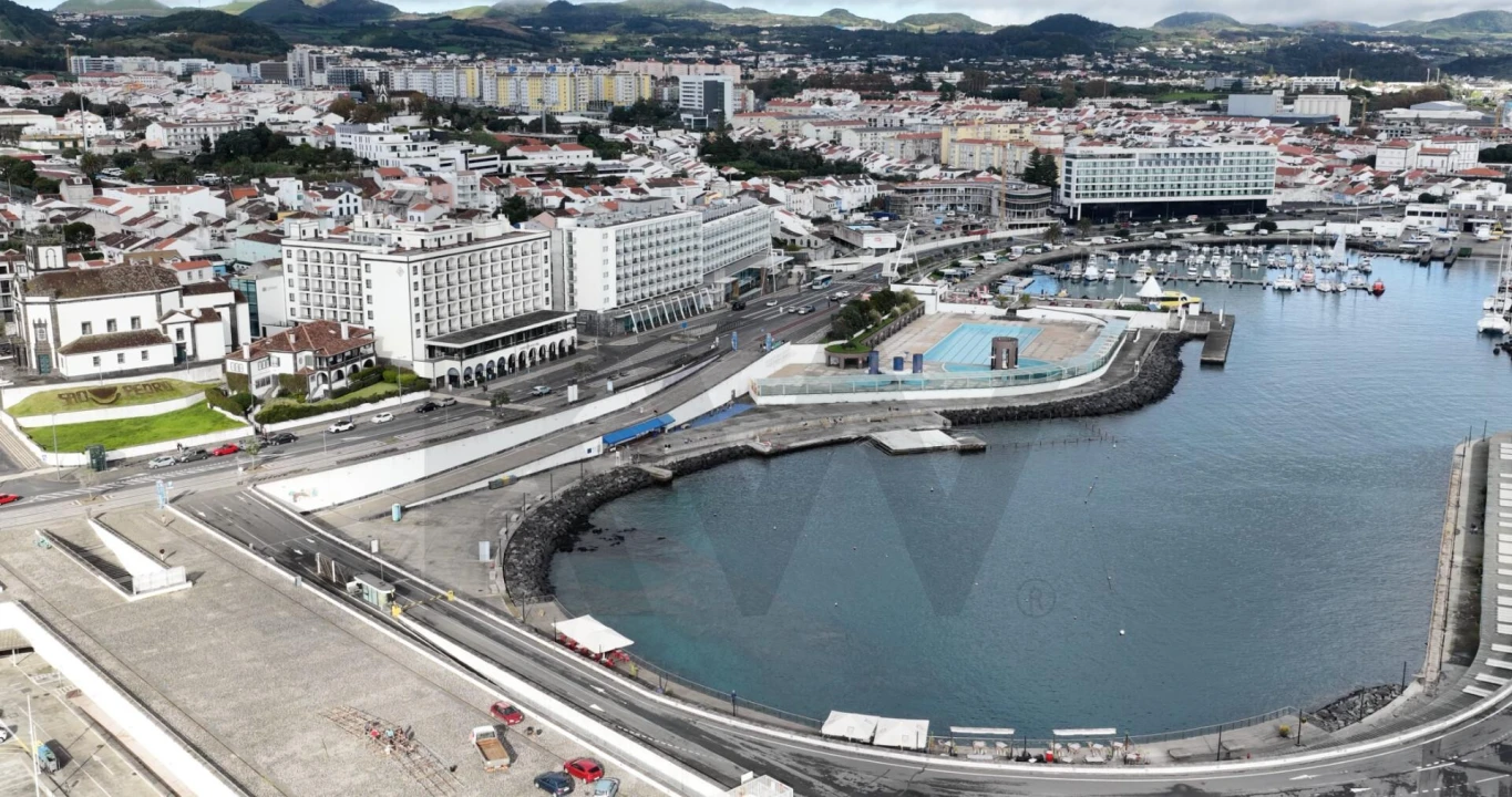 Moradia T4 para Venda em Ponta Delgada (São Pedro) Foto 6