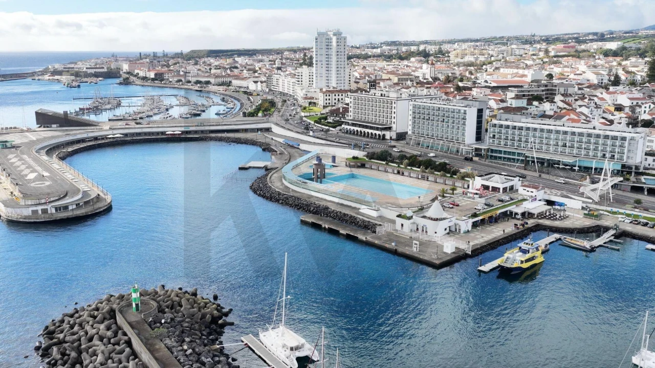 Moradia T4 para Venda em Ponta Delgada (São Pedro) Foto 2