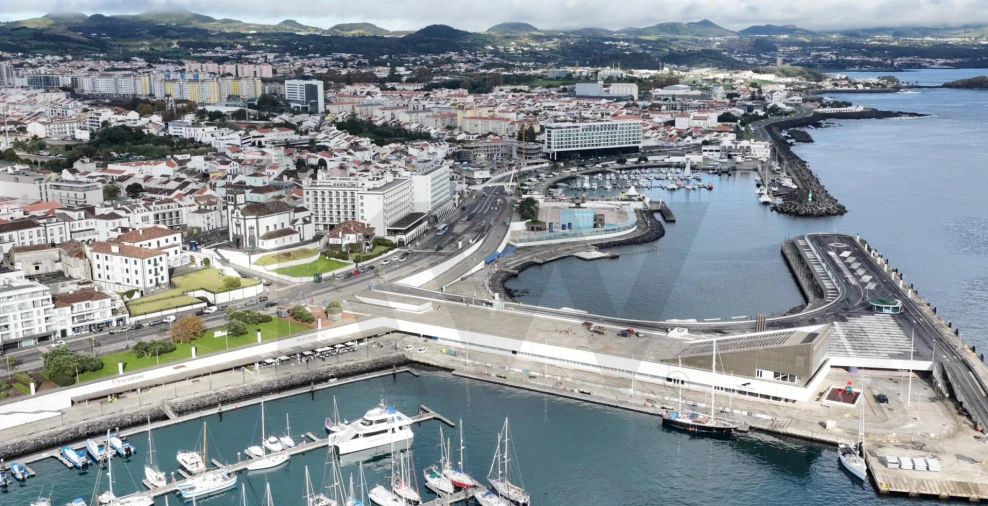 Moradia T4 para Venda em Ponta Delgada (São Pedro) Foto 4