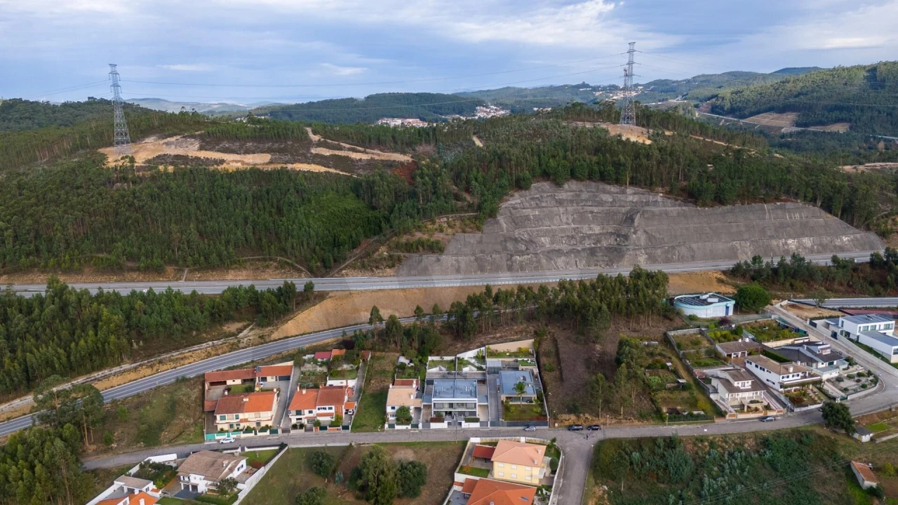 Moradia T4 para Venda em Milheiros de Poiares Foto 46