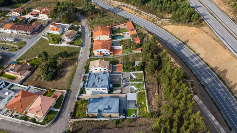 Moradia T4 para Venda em Milheiros de Poiares Foto 52