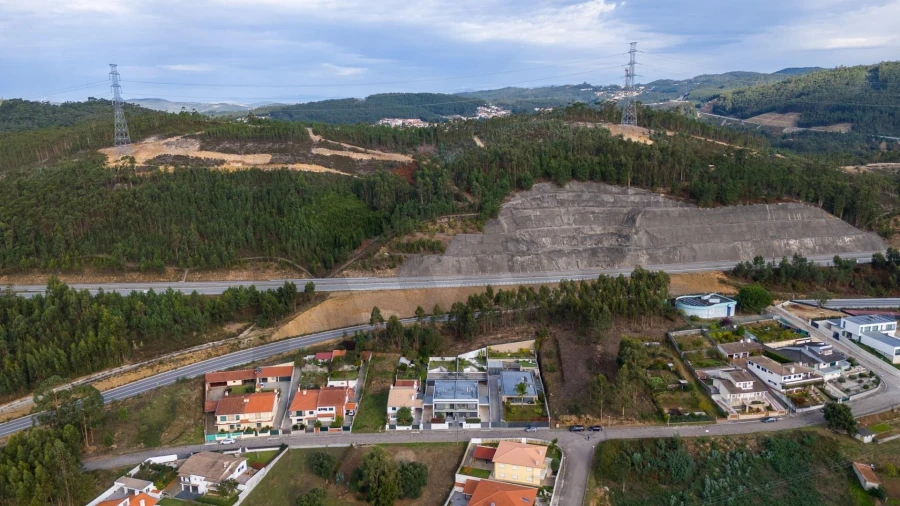 Moradia T4 para Venda em Milheiros de Poiares Foto 51