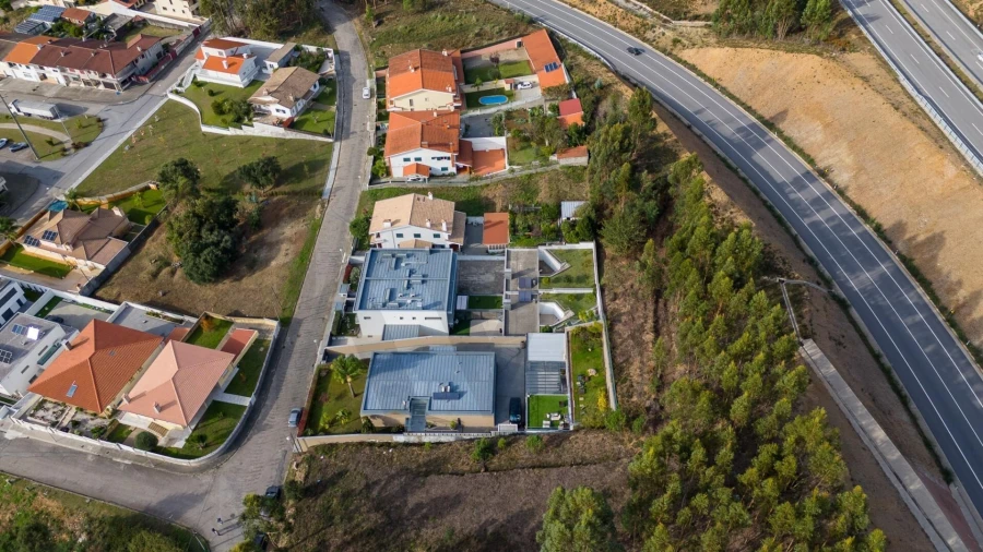 Moradia T4 para Venda em Milheiros de Poiares Foto 53