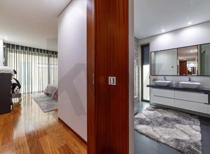 Moradia T4 para Venda em Milheiros de Poiares Foto 24