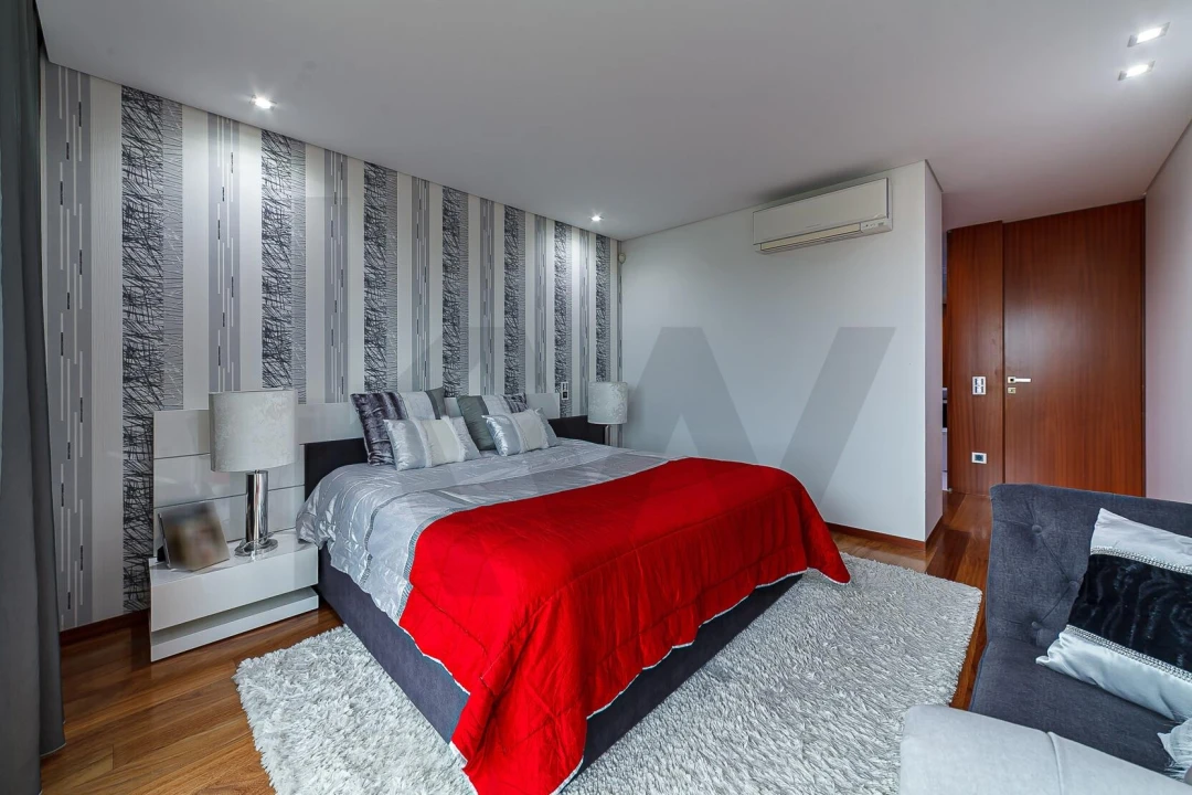 Moradia T4 para Venda em Milheiros de Poiares Foto 35