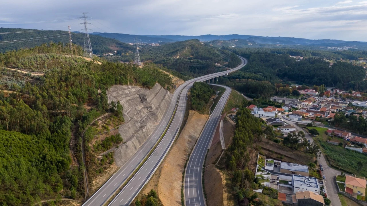 Moradia T4 para Venda em Milheiros de Poiares Foto 45