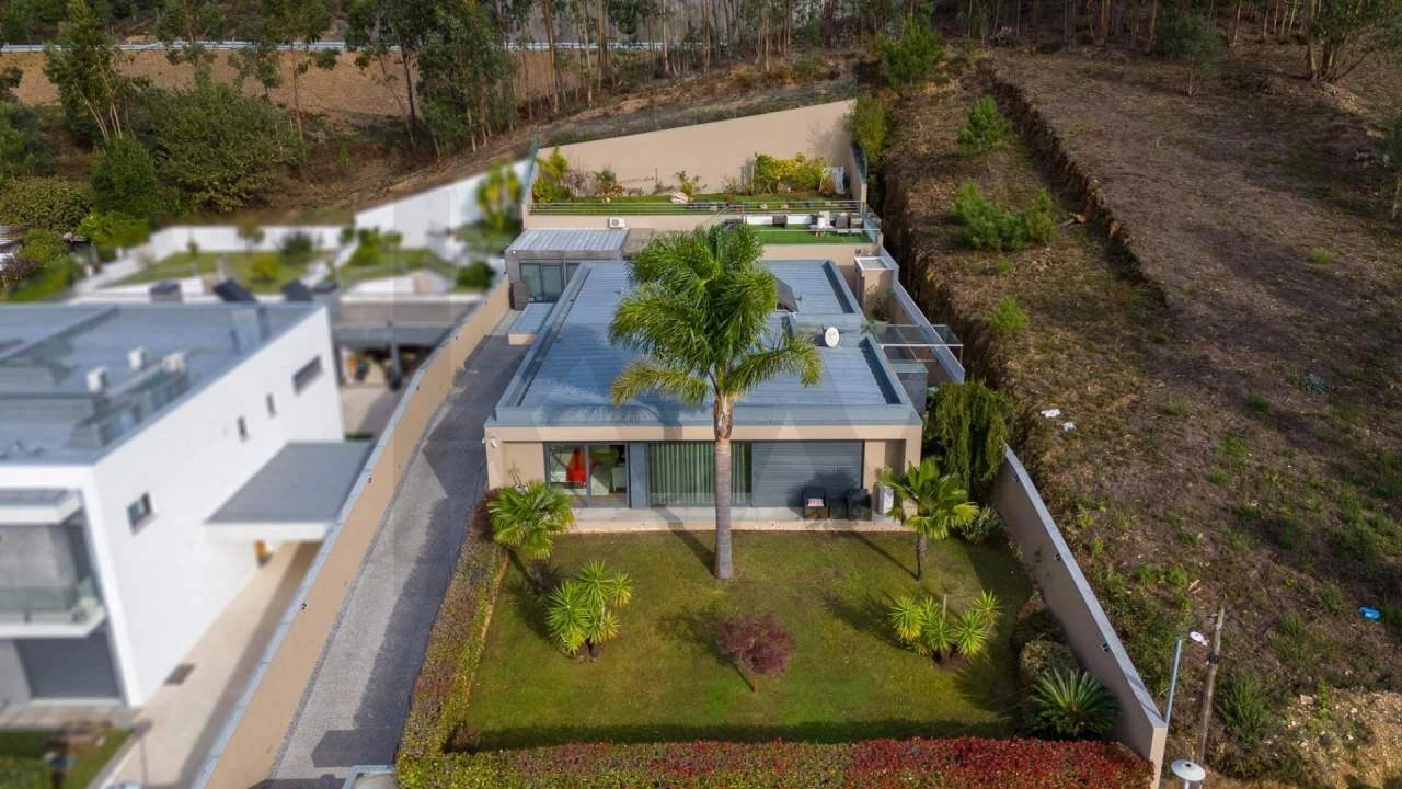 Moradia T4 para Venda em Milheiros de Poiares Foto 1