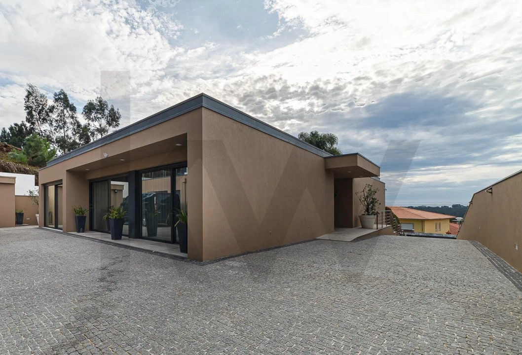 Moradia T4 para Venda em Milheiros de Poiares Foto 3