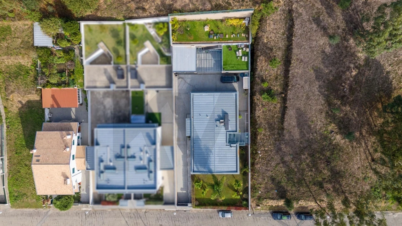 Moradia T4 para Venda em Milheiros de Poiares Foto 2