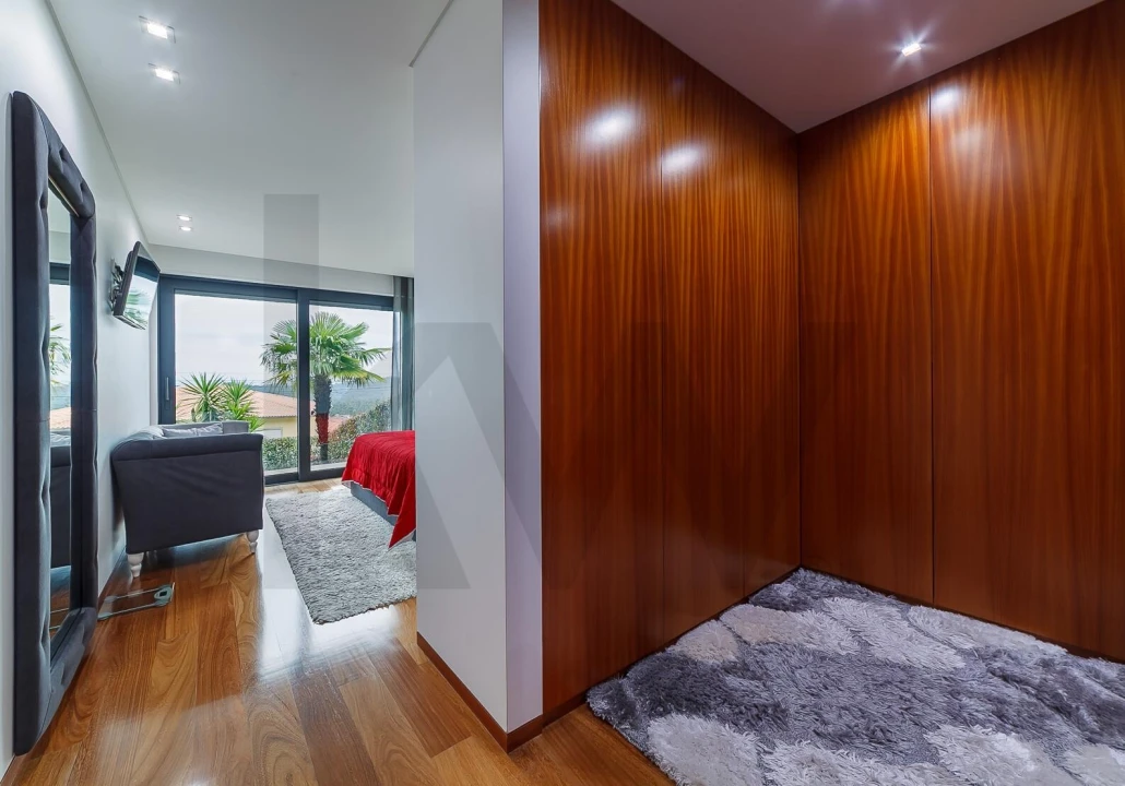 Moradia T4 para Venda em Milheiros de Poiares Foto 30