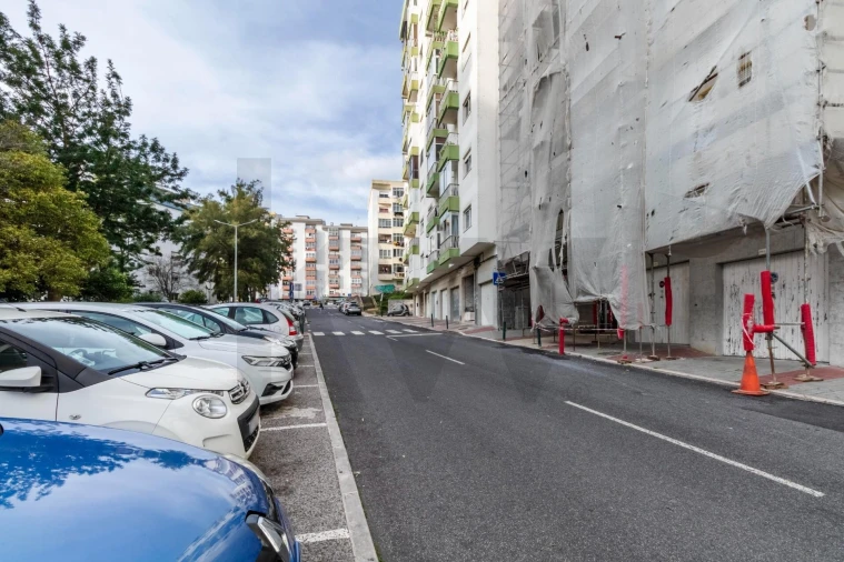Apartamento T3 para Venda em Rio de Mouro Foto 36