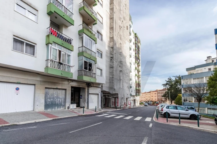 Apartamento T3 para Venda em Rio de Mouro Foto 37