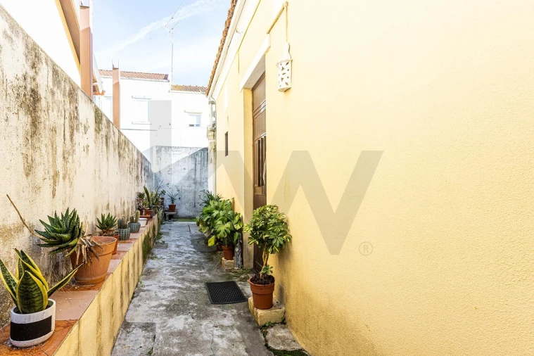 Moradia T2 para Venda em Areeiro Foto 4