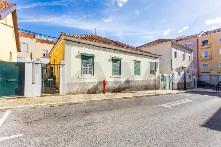 Moradia T2 para Venda em Areeiro Foto 1