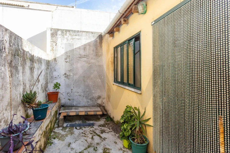 Moradia T2 para Venda em Areeiro Foto 3