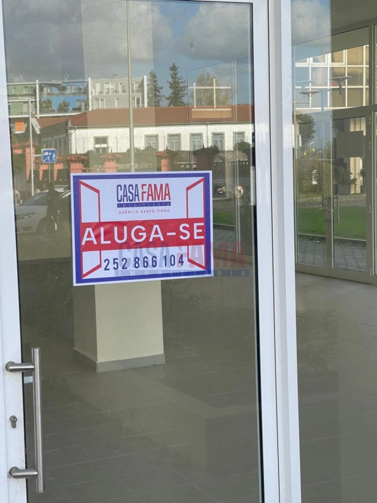 Loja para Arrendamento em Santo Tirso, Couto (Santa Cristina e São Miguel) e Burgães Foto 1