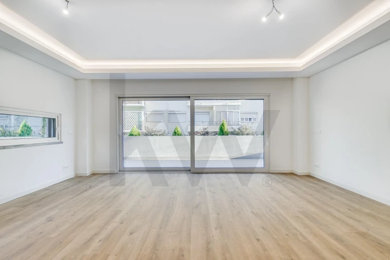 Moradia T5 para Venda em Almada, Cova da Piedade, Pragal e Cacilhas Foto 9