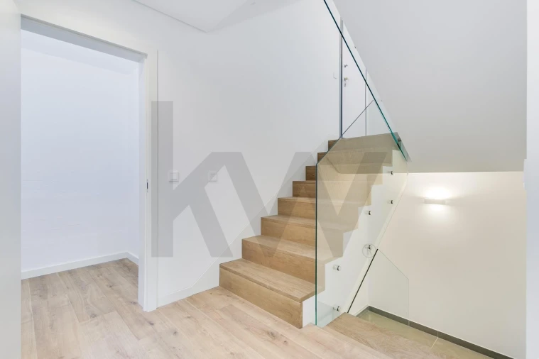 Moradia T5 para Venda em Almada, Cova da Piedade, Pragal e Cacilhas Foto 40