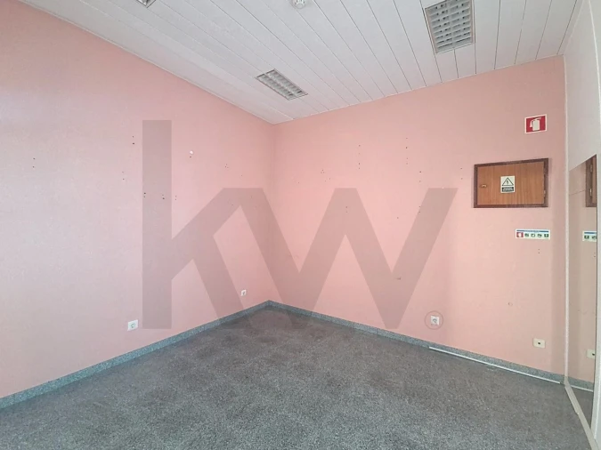 Loja para Venda em Almeirim Foto 2