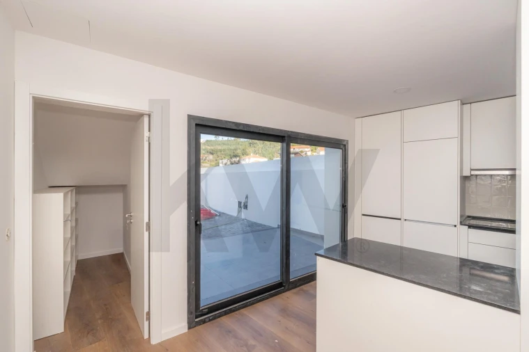 Apartamento T2 para Venda em Santo Antonio dos Olivais Foto 4