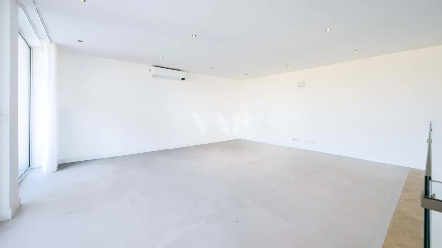 Moradia T5 para Arrendamento em Salir Foto 24