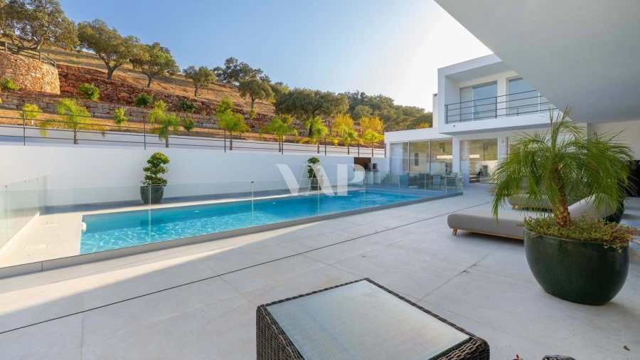 Moradia T5 para Arrendamento em Salir Foto 31