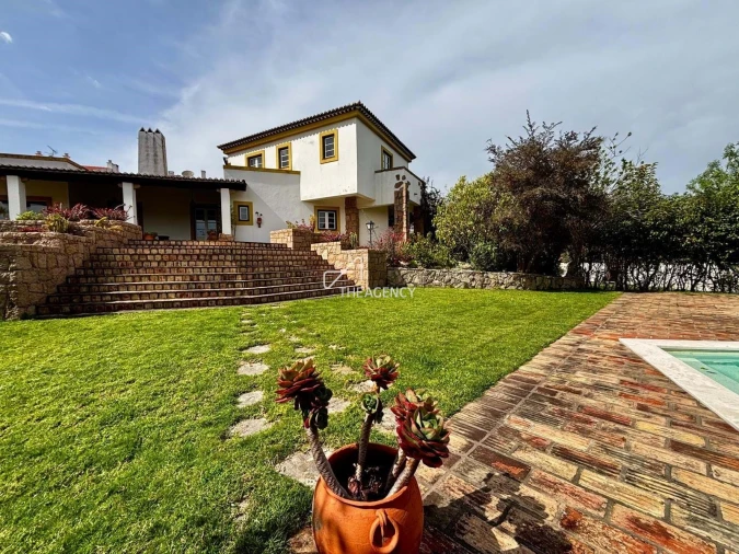 Moradia T8 para Venda em Loures