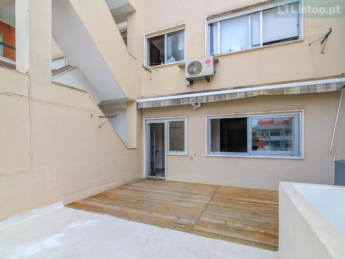 Apartamento T2 para Venda em Alvalade Foto 2