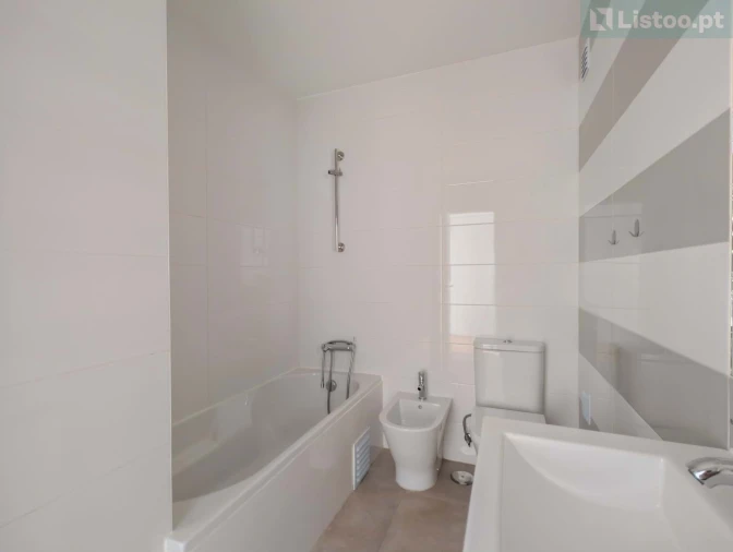 Apartamento T2 para Venda em Alvalade Foto 27