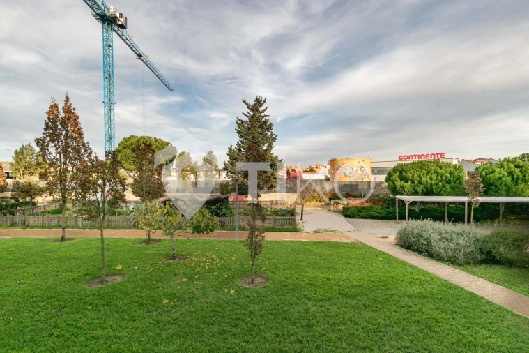 Apartamento T3 para Venda em Carcavelos e Parede Foto 24