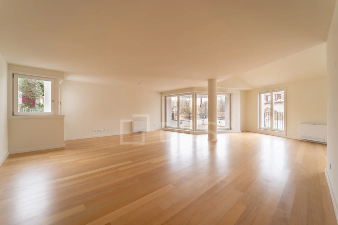 Apartamento T4 para Venda em Aldoar, Foz do Douro e Nevogilde Foto 1