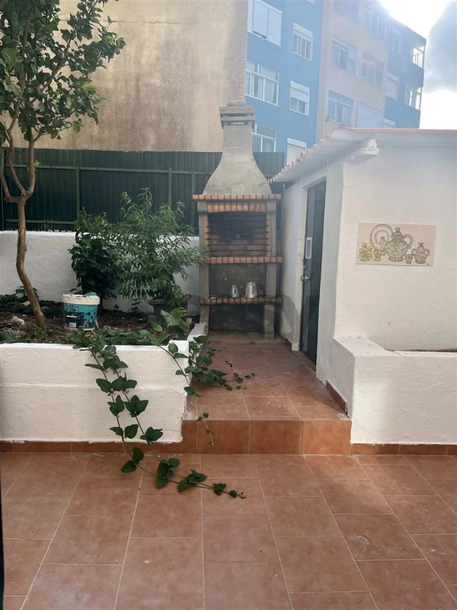 Apartamento T2 para Venda em Venteira Foto 3