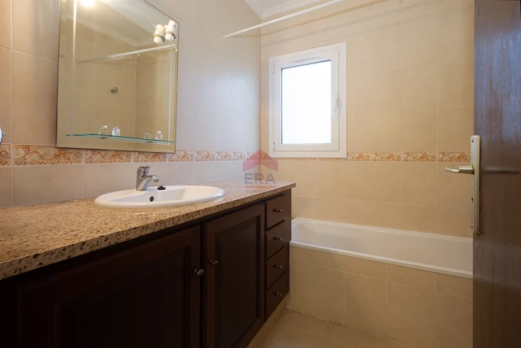 Moradia T0 para Venda em Albufeira e Olhos de Água Foto 11