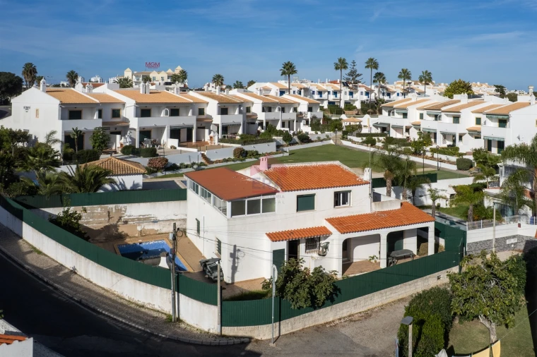 Moradia T0 para Venda em Albufeira e Olhos de Água