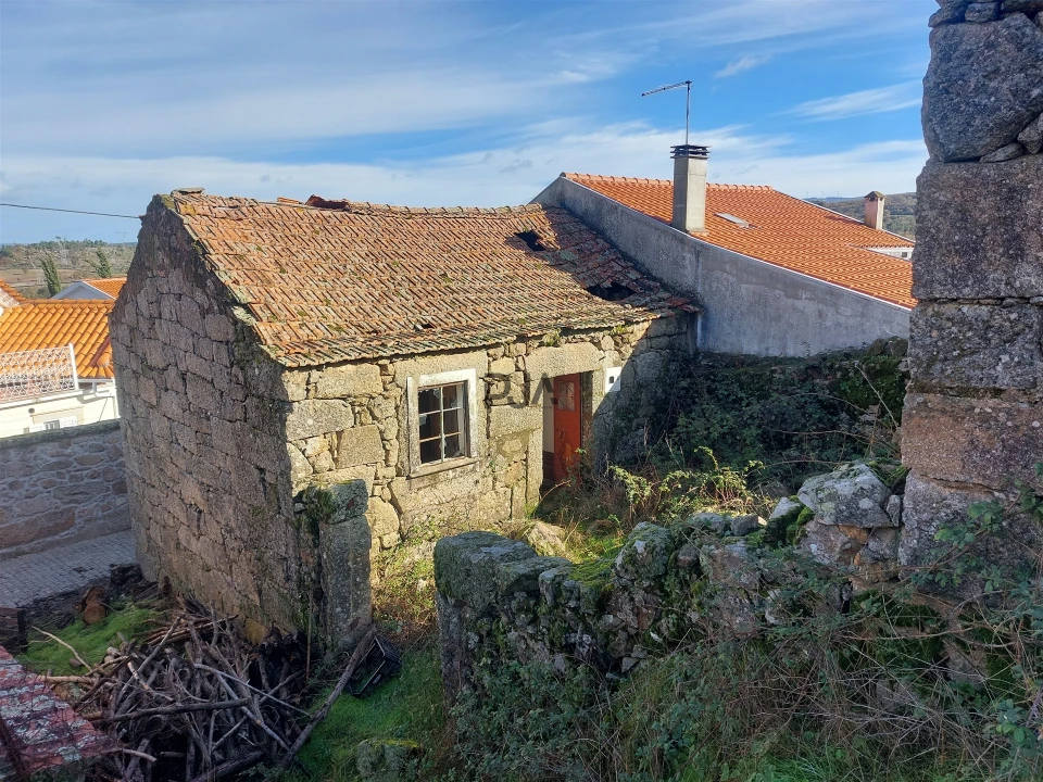 Moradia T0 para Venda em Juncais, Vila Ruiva e Vila Soeiro do Chão Foto 3