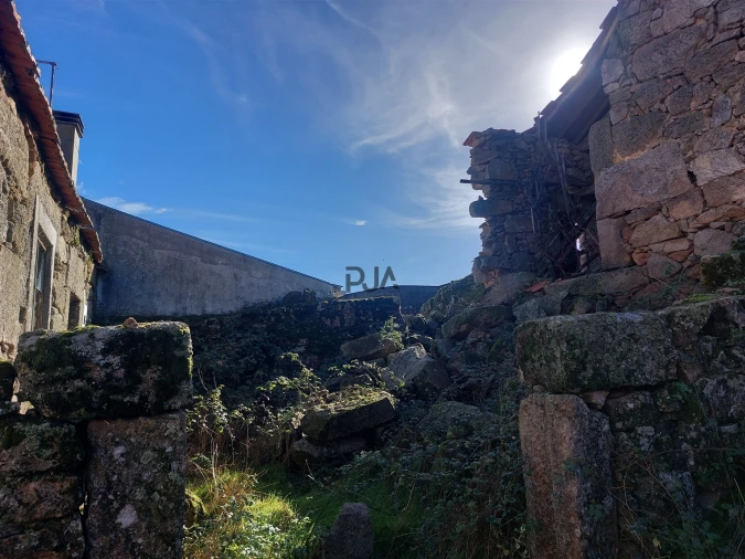 Moradia T0 para Venda em Juncais, Vila Ruiva e Vila Soeiro do Chão Foto 8