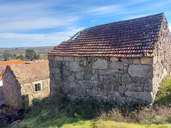 Moradia T0 para Venda em Juncais, Vila Ruiva e Vila Soeiro do Chão Foto 2