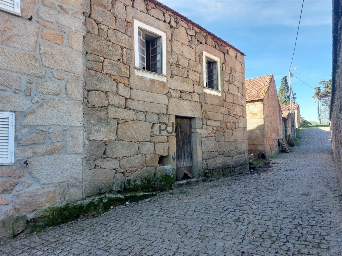 Moradia T0 para Venda em Juncais, Vila Ruiva e Vila Soeiro do Chão Foto 1