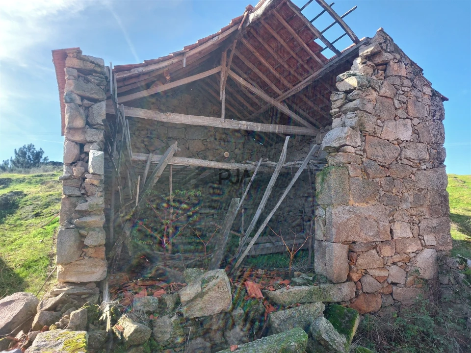 Moradia T0 para Venda em Juncais, Vila Ruiva e Vila Soeiro do Chão Foto 6