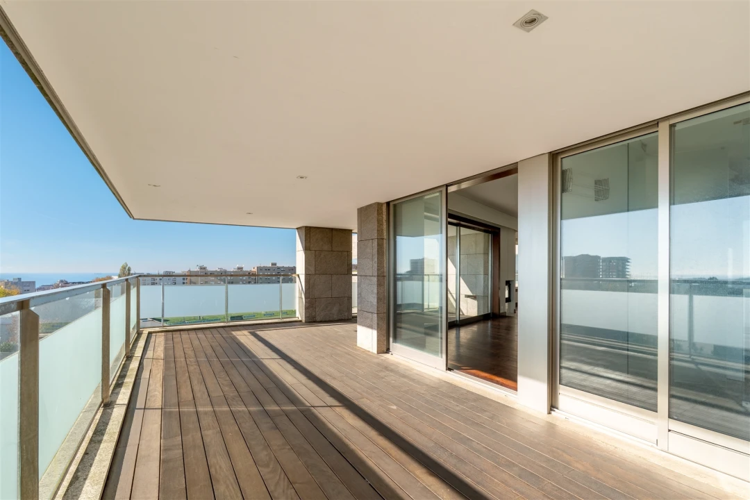Apartamento T4 para Venda em Lordelo do Ouro e Massarelos Foto 9