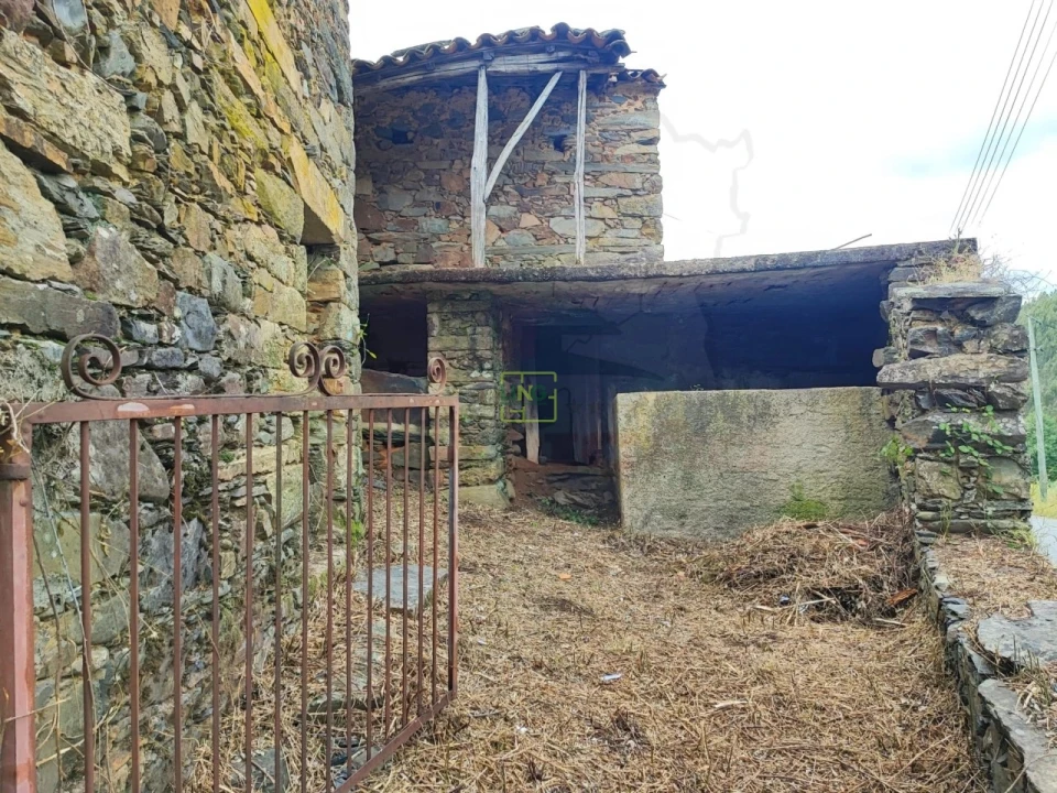 Moradia T8 para Venda em Sobreira Formosa e Alvito da Beira Foto 3