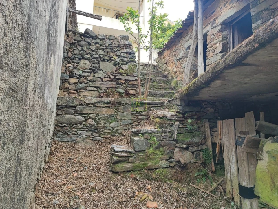 Moradia T8 para Venda em Sobreira Formosa e Alvito da Beira Foto 14