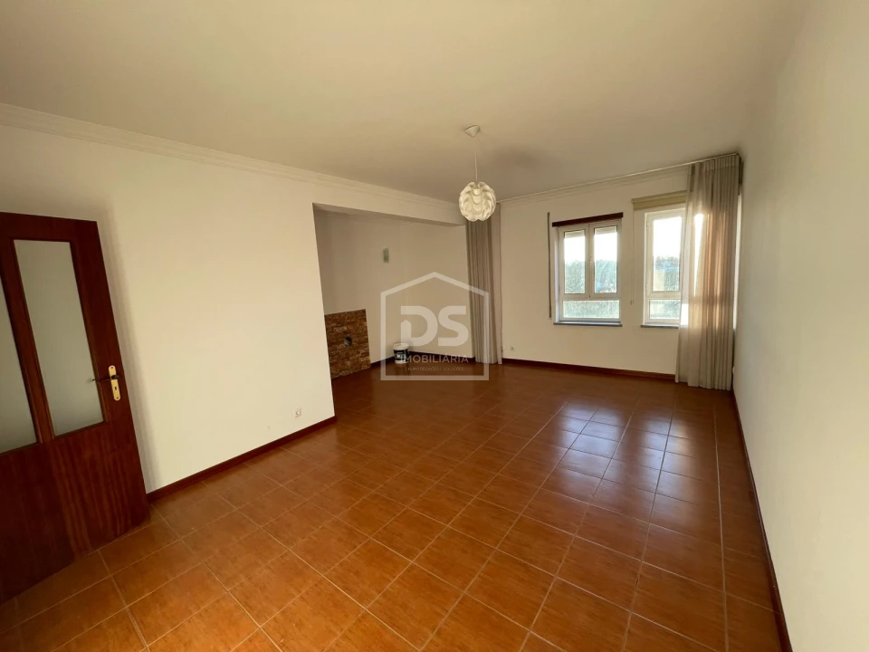 Apartamento T3 para Arrendamento em Currelos, Papízios e Sobral Foto 5