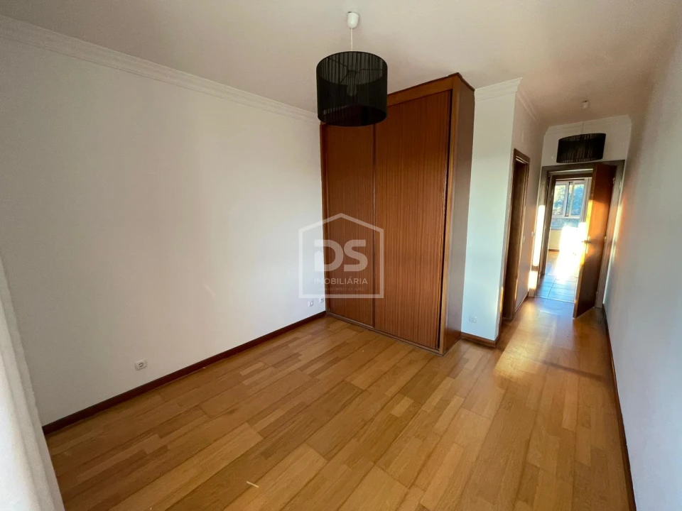 Apartamento T3 para Arrendamento em Currelos, Papízios e Sobral Foto 17